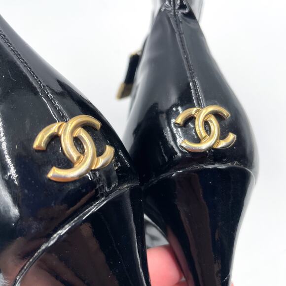 Chanel CC Logo Boots Black Patent Leather Cap Toe Heeled Ankle Sz 37 / 7 - Picture 8 of 11
